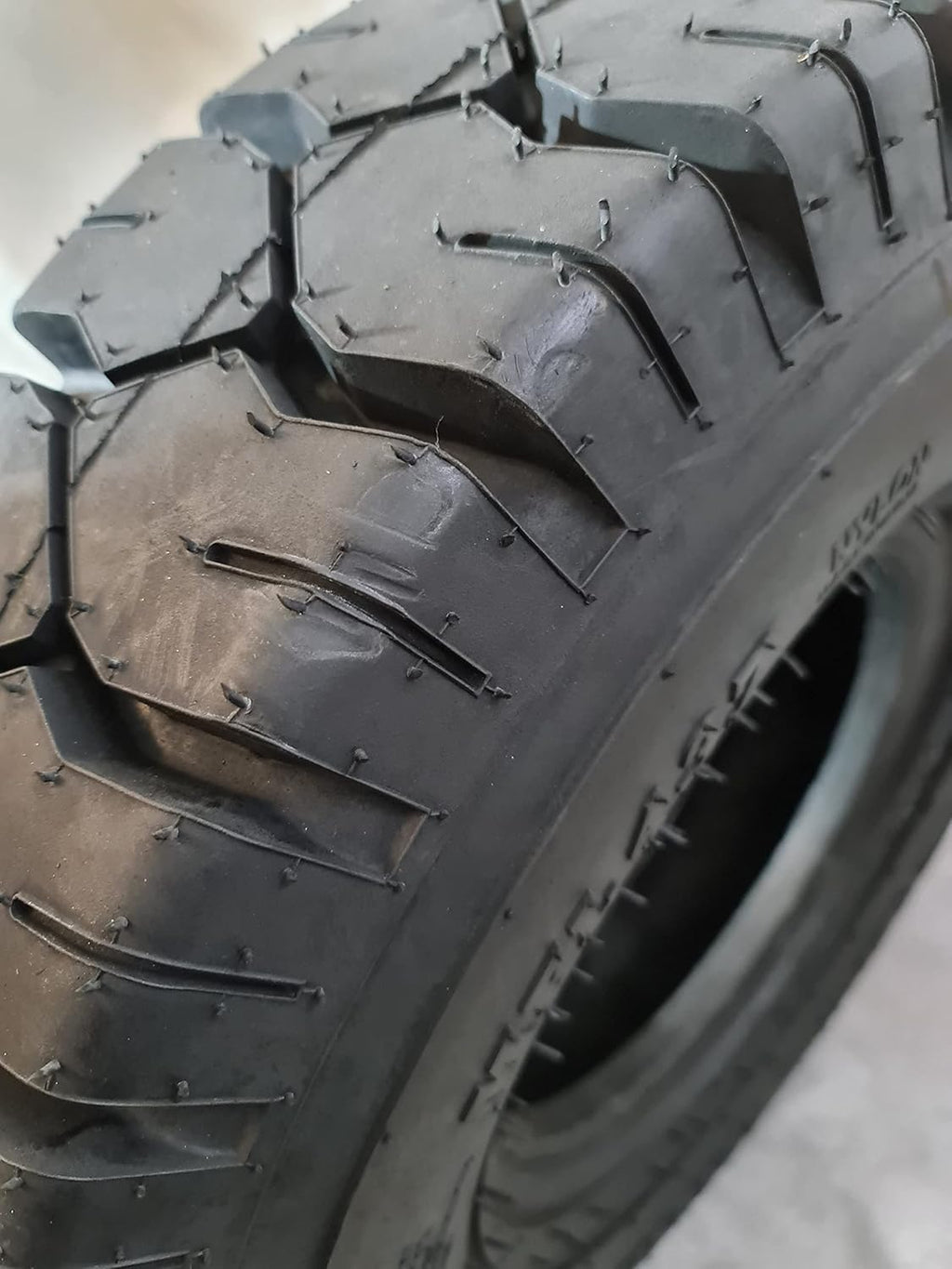6.00-9 10 Ply Forklift Tire T83575