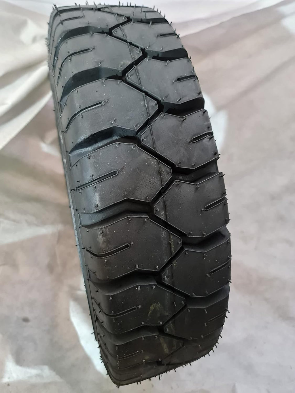 6.00-9 10 Ply Forklift Tire T83575
